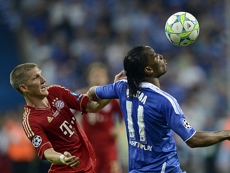 Auch Chelsea hat mit Didier Drogba einen kopfballstarken Spieler. Nach erst der zweiten Ecke f&#252;r die Blues erzwang er in der 88. Minute die Verl&#228;ngerung. 