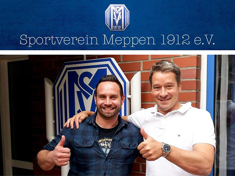 Teamchef Dennis Schnieder (li.) und SVM-Gesch&#228;ftsf&#252;hrer Ronald Maul bringen den SV Meppen virtuell an den Start.