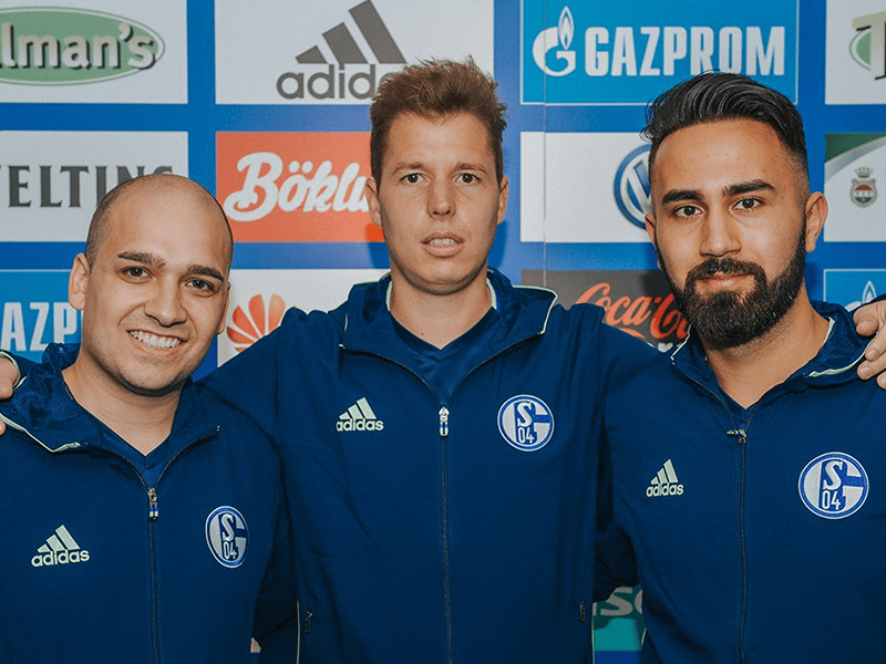 Der FC Schalke 04 stellt sein neues FIFA Team vor: (v. li.) Teamleiter Joshua Begehr, Mario Viska und Cihan Yasarlar. 