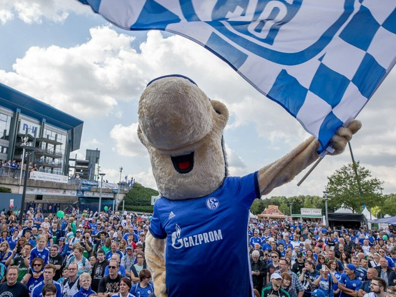 Beim Schalke-Tag am 12. August spielen die acht Teilnehmer das Turnier vor 100.000 Zuschauern zu Ende.