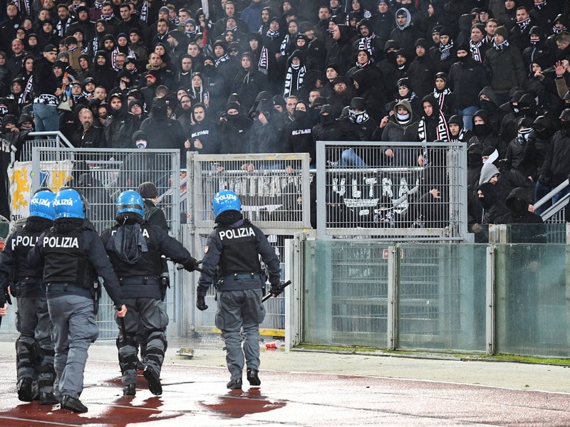 Polizeieinsatz beim Spiel zwischen Lazio Rom und Eintracht Frankfurt.