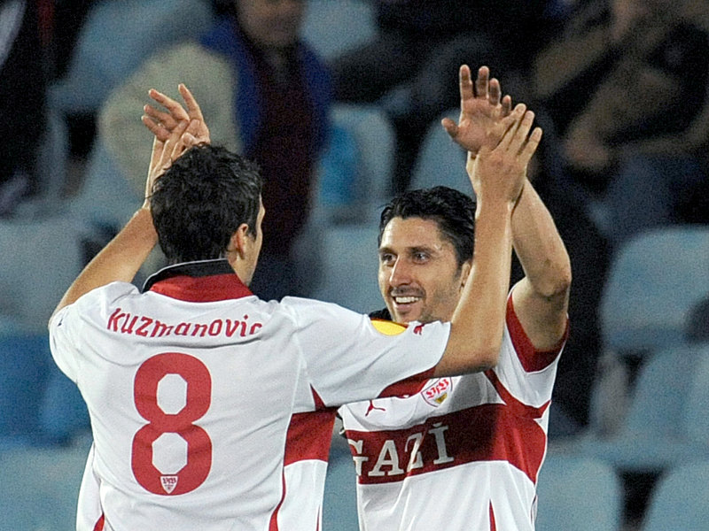 Freuen sich &#252;ber den F&#252;hrungstreffer des VfB: Torsch&#252;tze Marica (r.) und Kuzmanovic.