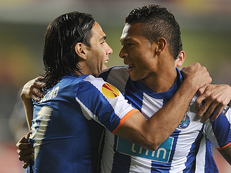 Kolumbianischer Jubel: Falcao bejubelt mit Passgeber Guarin sein 2:1 in Villarreal.