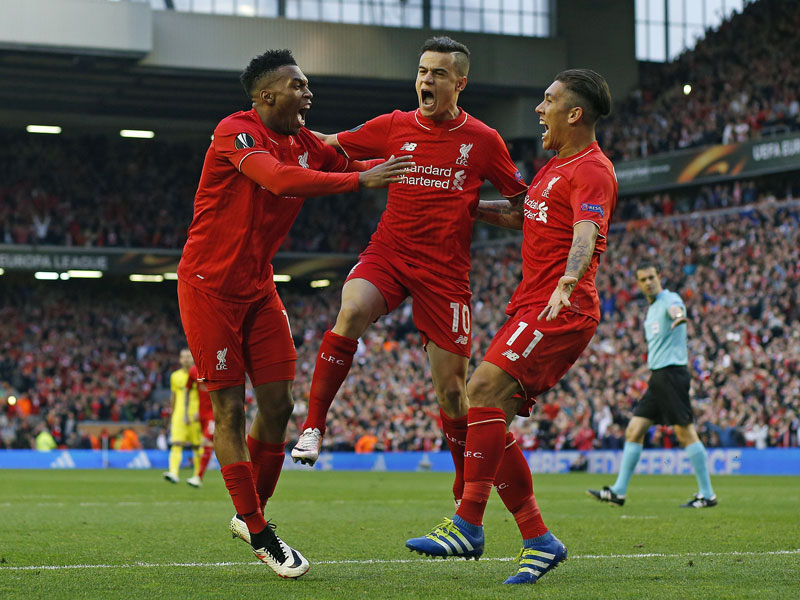1:0 f&#252;r Liverpool: Daniel Sturridge (li.), Coutinho (Mitte) und Roberto Firmino feiern den Treffer.