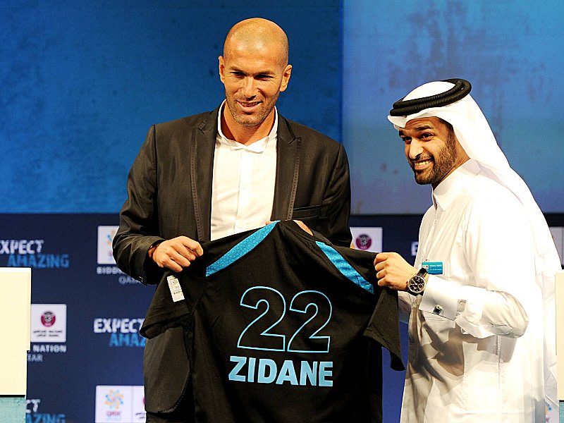 Prominenter F&#252;rsprecher: Zinedine Zidane unterst&#252;tzt Hassan Al-Thawadi, Gesch&#228;ftsf&#252;hrer des WM-Bewerbungskomitees.