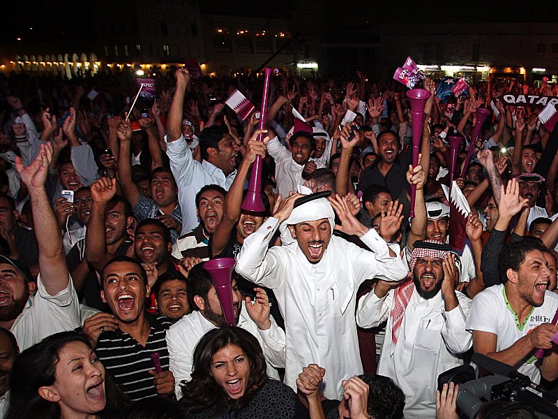 Lautstark feierten die Menschen in Doha die Vergabe der WM 2022 nach Katar.
