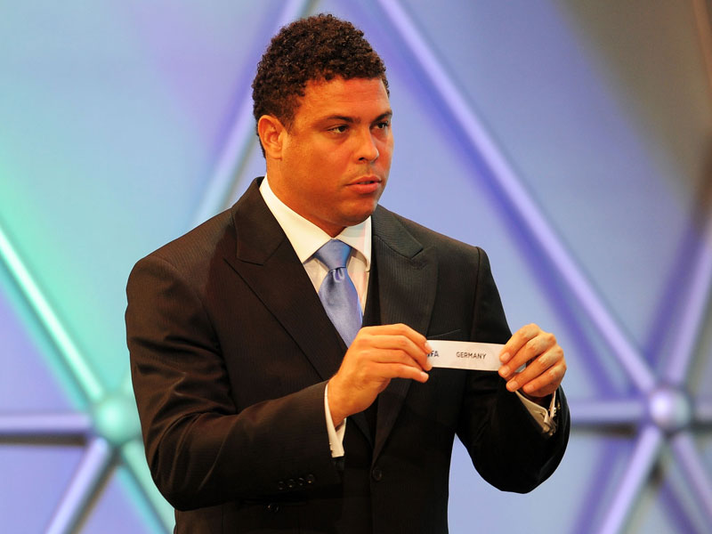 Job erledigt: &quot;Il Fenomeno&quot; Ronaldo bescherte Deutschland eine machbare WM-Quali-Gruppe.