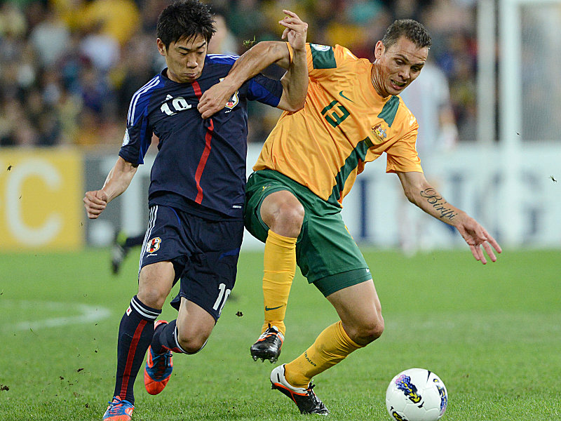Punkteteilung in Brisbane: Shinji Kagawa gegen Australiens Jade North (re.).