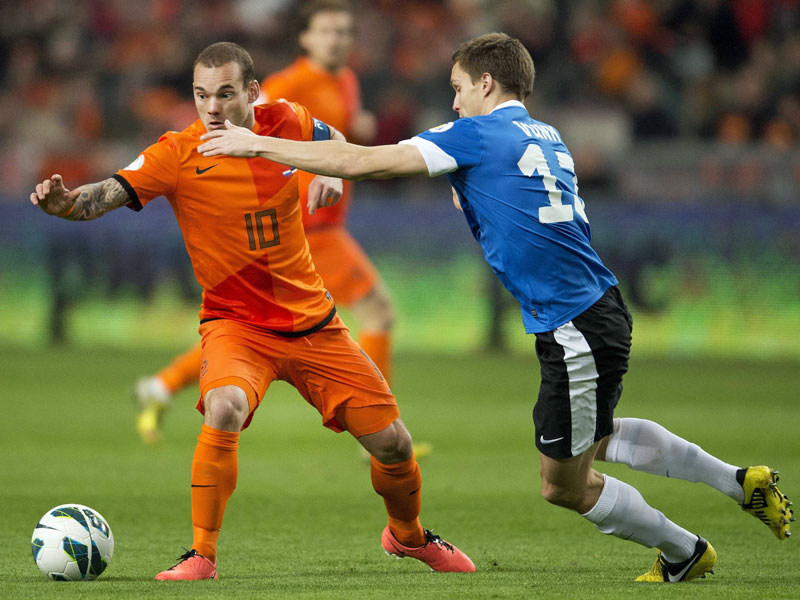 Niederlandes Mittelfeldmann Wesley Sneijder, hier gegen die Esten, mussd am Dienstag gegen Rum&#228;nien passen.