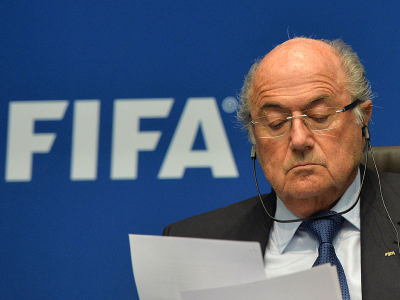 FIFA-Pr&#228;sident Sepp Blatter fordert erneut eine - zeitliche - Verlegung der WM 2022.