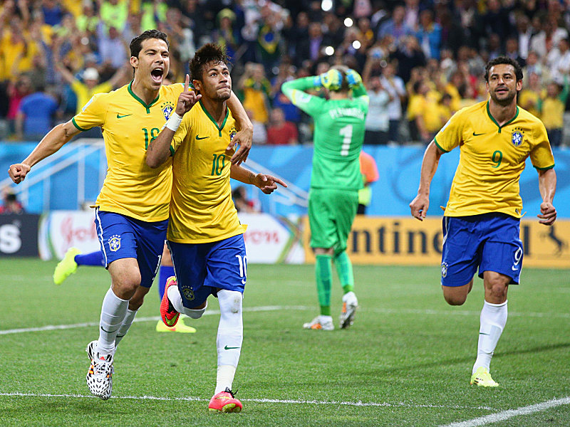 Brachte Brasilien mit einem Doppelpack auf Kurs: Neymar (Mi.). 
