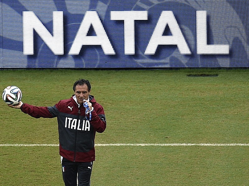 Italien am Scheideweg: Cesare Prandelli steht mit den Azzurri in Natal vor dem fr&#252;hen Aus.