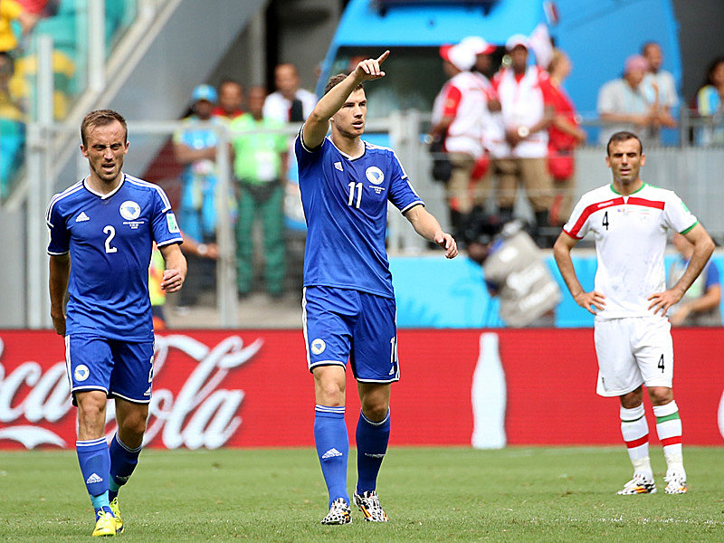 Edin Dzeko und seine Bosnier gelang zumindest zum Abschluss ihres WM-Deb&#252;ts ein Fingerzeig. 