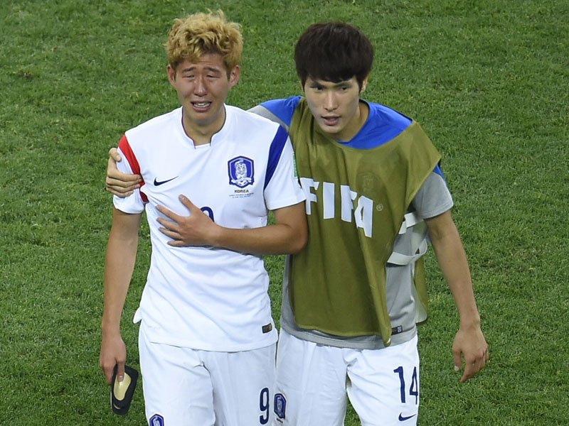 Untr&#246;stlich: Heung-Min Son (l.) nach dem 0:1 gegen Belgien.