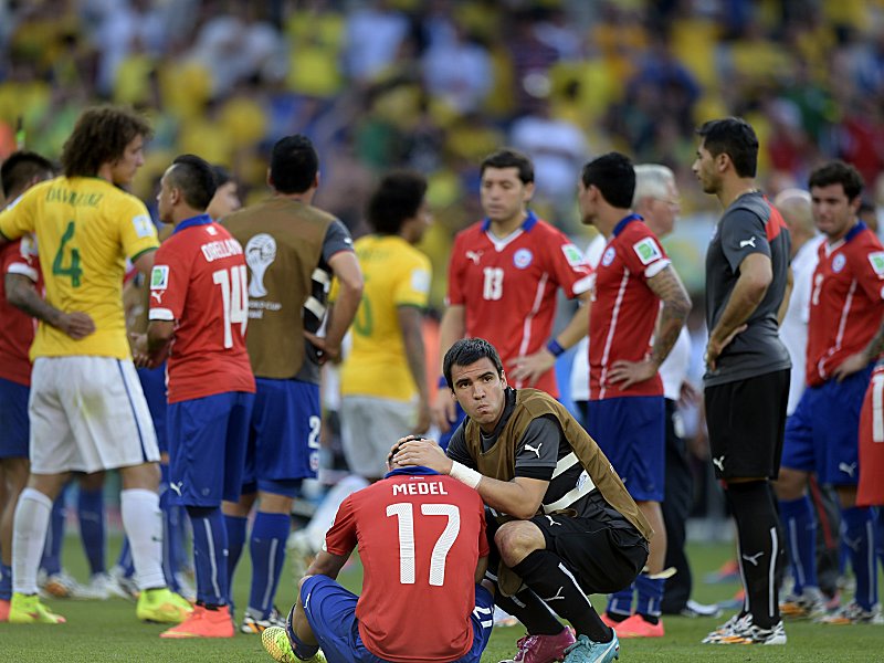 Niedergeschlagen: Gary Medel (#17) nach dem WM-Aus von Chile. 