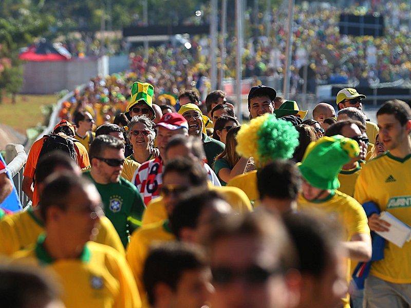 Das brasilianische Gelb und Gr&#252;n dominiert die Stra&#223;en.