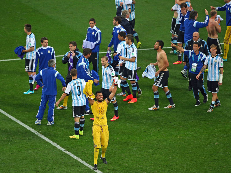 Argentiniens Keeper Sergio Romero jubelt f&#252;r seine Mannschaft.