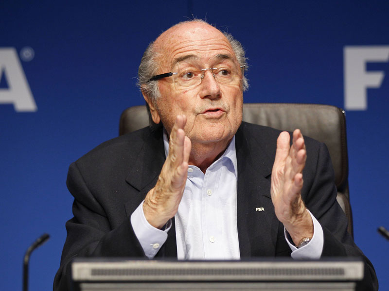 Sepp Blatter sieht &quot;in einzelnen F&#228;llen internationale Verschiebungen von Verm&#246;genswerten&quot;. 