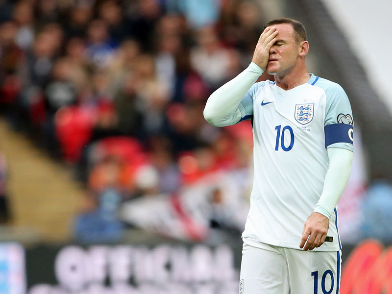 Das darf doch nicht wahr sein: Englands Kapit&#228;n Wayne Rooney erlebte am Samstag einen rabenschwarzen Abend.