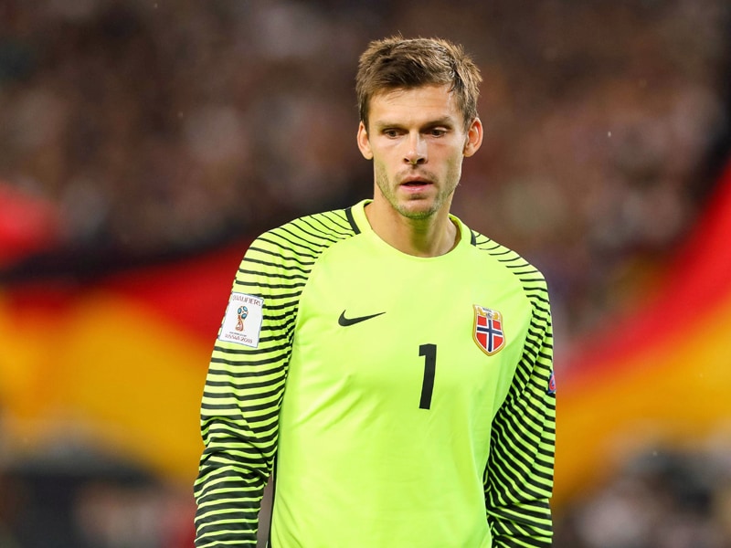 Er war v&#246;llig niedergeschlagen nach der Klatsche in Stuttgart: Norwegens Nationalkeeper Rune Jarstein.