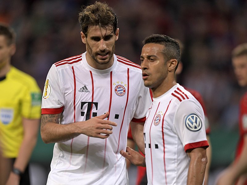 Der WM-Traum von Bayerns Javi Martinez ist geplatzt, der von Thiago (r.) lebt.