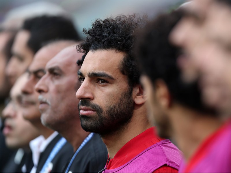 Verfolgte die 0:1-Niederlage gegen Uruguay 90 Minuten von der Bank aus: &#196;gyptens Superstar Mohamed Salah. 