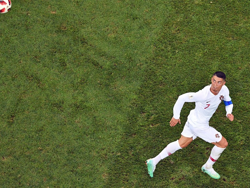 Den Ball im Blick: Cristiano Ronaldo im Spiel gegen Uruguay. 