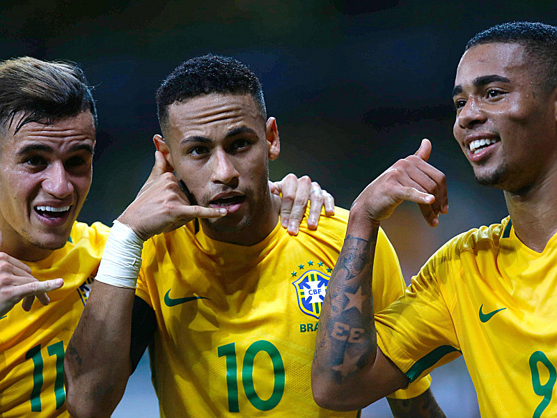 Hotelbuchung in Russland? Philippe Coutinho, Neymar und Gabriel Jesus (v.l.) feiern den Erfolg &#252;ber Argentinien.