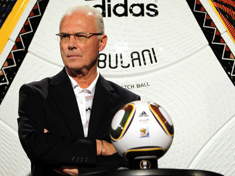Eine bislang unbekannte Zahlung wirft Fragen auf: Franz Beckenbauer bei der Gruppenauslosung der WM 2010.