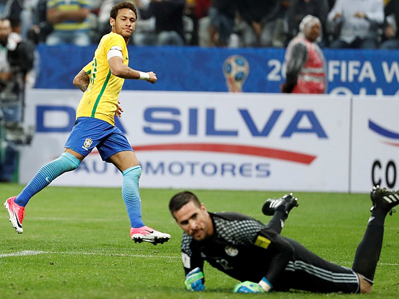Torsch&#252;tze in Sao Paulo: Neymar sorgte f&#252;r eines der drei Hausherren-Tore gegen Paraguay.