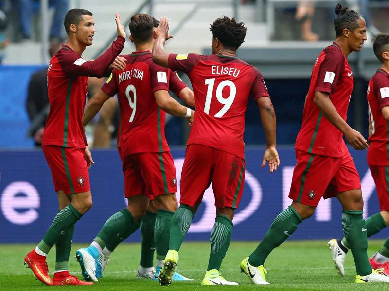 Portugal jubelt &#252;ber das 4:0 gegen Neuseeland.