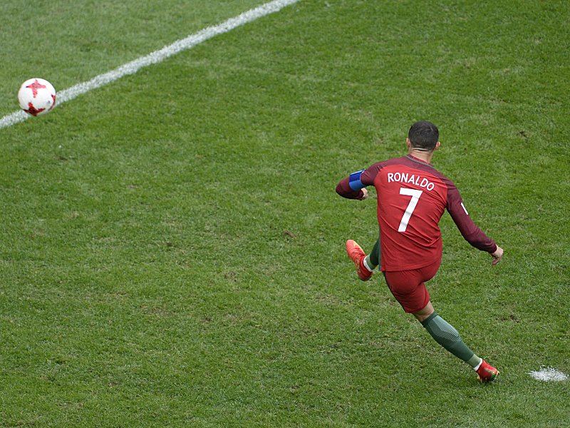 Mit Wucht und Pr&#228;zision zum 1:0: Cristiano Ronaldo verwandelt einen Foulelfmeter. 