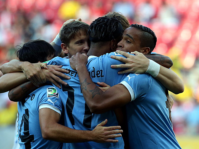 Uruguays Spieler trafen sich oft um zu jubeln.