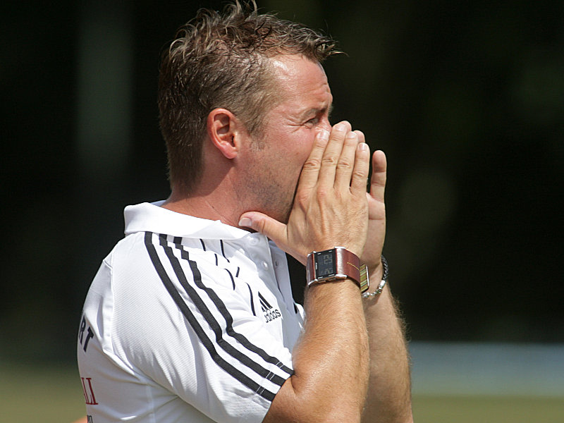 Am vergangenen Spieltag gab Frankfurts Coach Sven Kahlert gegen den Herforder SV Kommandos, in Potsdam verlor der Trainer offenbar die Nerven. 