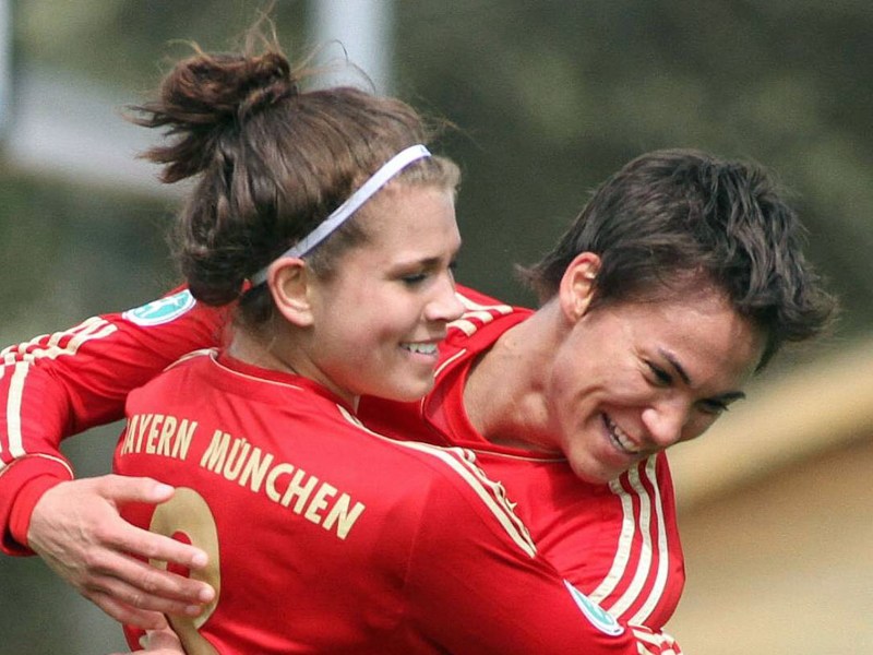 Treffsicher: Sarah Hagen (l.) und Nicole Cross erzielten im Pokalhalbfinale gegen den HSV zusammen alle f&#252;nf Bayern-Tore.