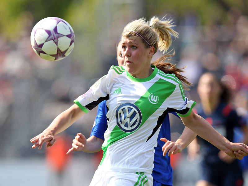 F&#252;hlt sich in Wolfsburg wohl und verl&#228;ngerte vorzeitig um zwei Jahre: Nationalspielerin Luisa Wensing.