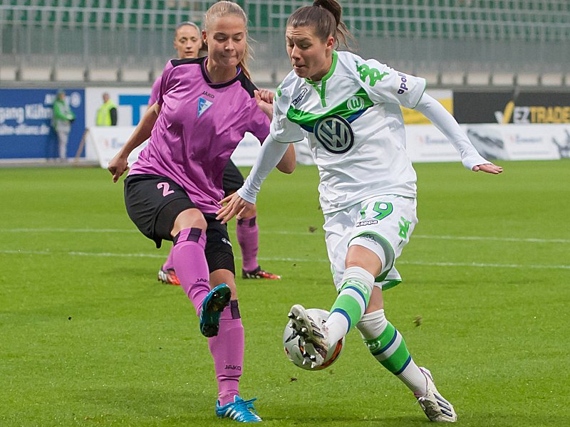 Klar durchgesetzt: Ramona Bachmann (re.) steht mit Wolfsburg im Achtelfinale.