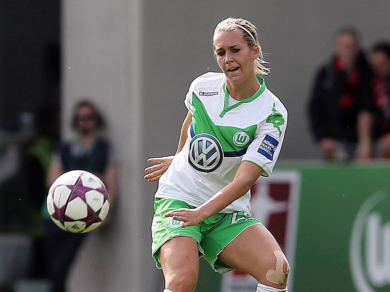 Verletzte sich im Pokalspiel gegen Freiburg am Knie: Lena Goe&#223;ling (VfL Wolfsburg).