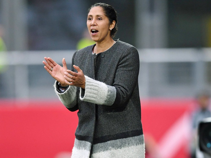 Sie peilt mit den deutschen Frauen den n&#228;chsten EM-Titel an: Bundestrainerin Steffi Jones. 