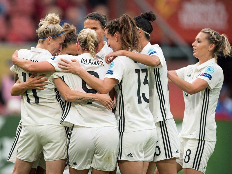 Die deutsche Frauen-Nationalmannschaft steht im Viertelfinale der Europameisterschaft.