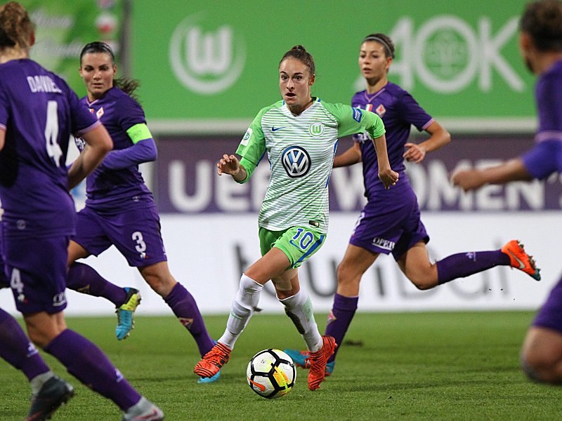 Ausgetanzt: Wolfsburgs Tessa Wullaert nimmt es mit vier Italienerinnen auf. 