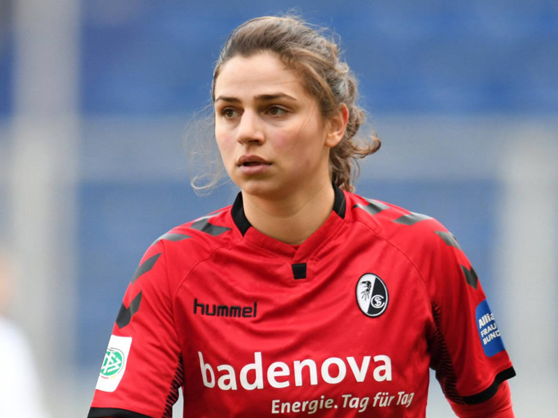 Verl&#228;ngerte ihren auslaufenden Vertrag beim SC Freiburg: Mittelfeldspielerin Anja Maike Hegenauer. 