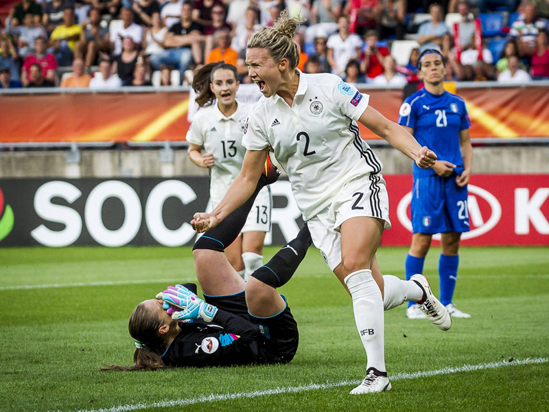 Gef&#252;hlswelten: Schock bei Italiens Torh&#252;terin Laura Giuliani, Erl&#246;sung bei Josephine Henning. 