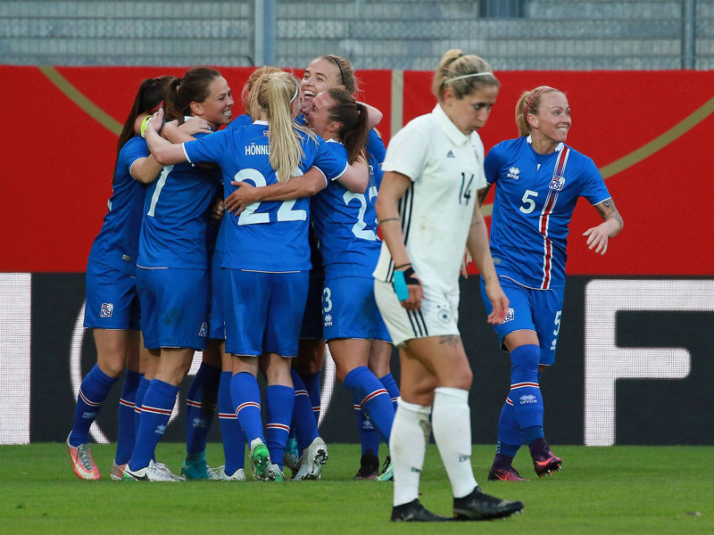 Island zeigte der deutschen Mannschaft die Grenzen auf und holte ausw&#228;rts einen Dreier. 