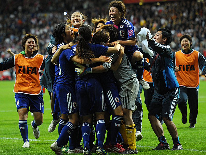 Es ist vollbracht: Japans Spielerinnen feiern ihren ersten WM-Titel.