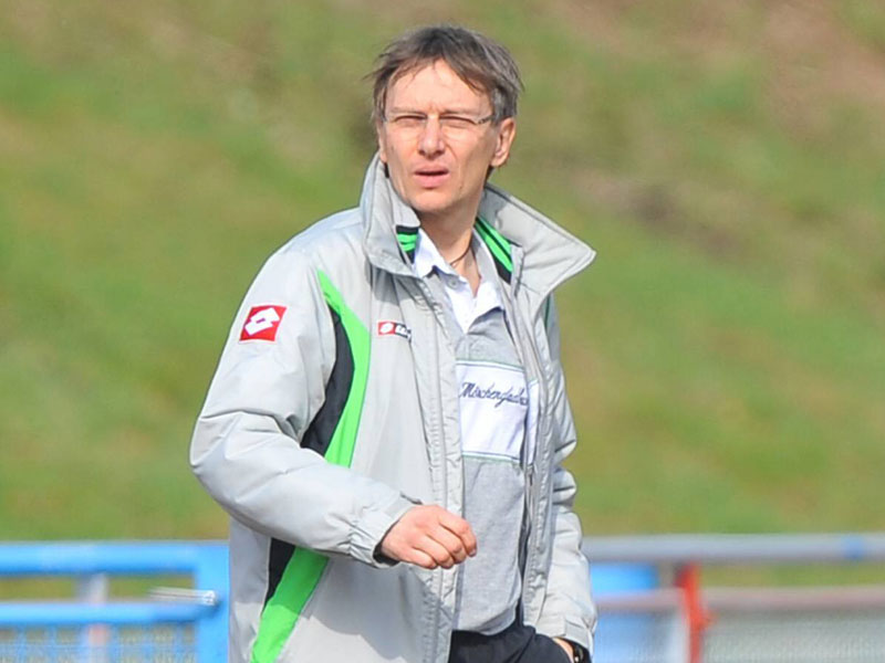 Er sah das erwartete schwer Spiel gegen den Bonner SC: Gladbachs U 17-Trainer Thomas Flath.