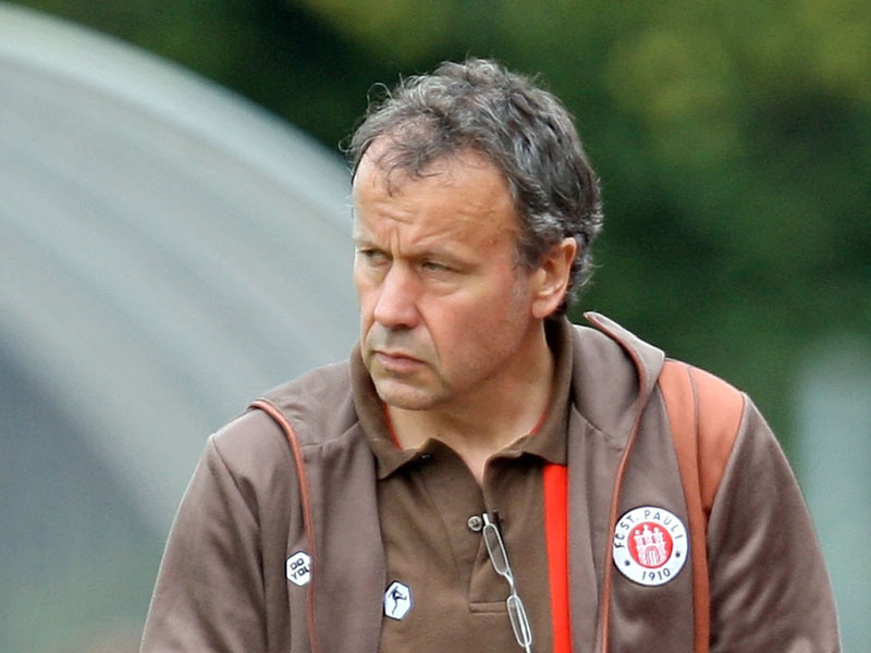 Hans-J&#252;rgen Bargfrede, Trainer der U 17 des FC St. Pauli, kann mit seiner Elf nach dem Derbysieg mit neuem Mut in das Saisonfinale gehen.