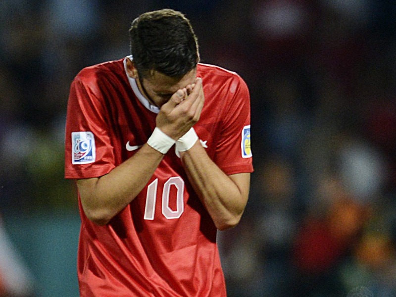 Trauer &#252;ber das verpasste Viertelfinale: Hakan Calhanoglu bei der U-20-WM im eigenen Land.