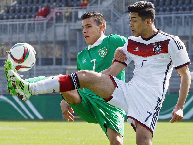 Nadiem Amiri (re.) und die deutsche U-19-Nationalmannschaft m&#252;ssen bei der EM eine anspruchsvolle Gruppenphase &#252;berstehen.