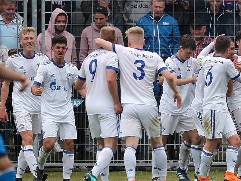 Ein Schritt in Richtung Finale: Schalkes A-Jugendliche nach dem 1:0 &#252;ber die TSG Hoffenheim.
